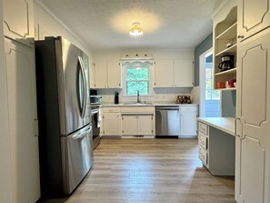 Micro-ondes, four, plaque de cuisson, lave-vaisselle