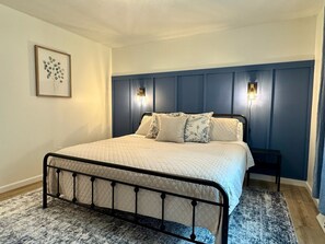 4 bedrooms, iron/ironing board, WiFi, bed sheets
