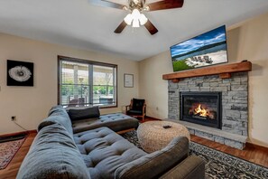 Televisión, chimenea y videojuegos 