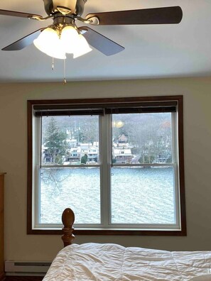 3 bedrooms, desk, iron/ironing board, travel crib