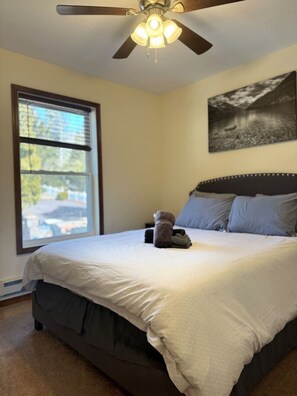 3 bedrooms, desk, iron/ironing board, travel crib