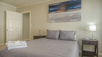 2 bedrooms, iron/ironing board, free WiFi, bed sheets