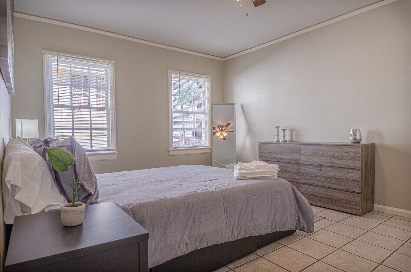 2 habitaciones, tabla de planchar con plancha y wifi gratis 