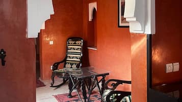 Executive Suite, Garden View | Living area