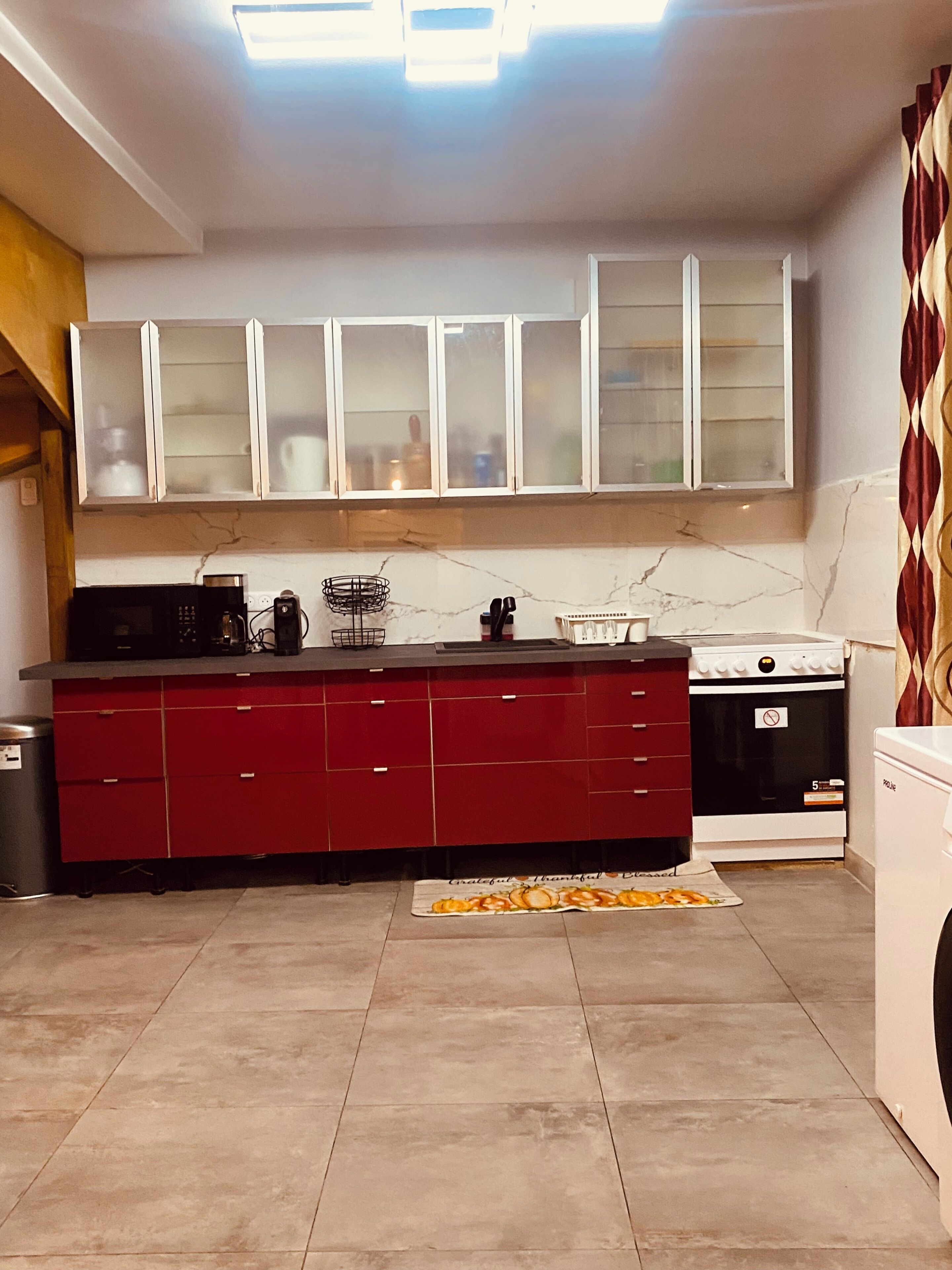 Een magnetron, een oven, een kookplaat