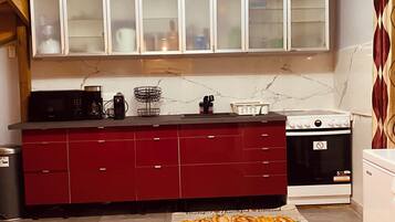 Een magnetron, een oven, een kookplaat