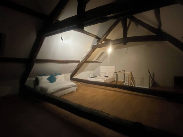 5 slaapkamers, een strijkplank/strijkijzer, reisbedje, gratis wifi