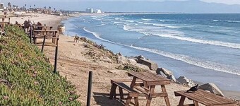 Punta Playa 2 bedroom house near the beach with carport