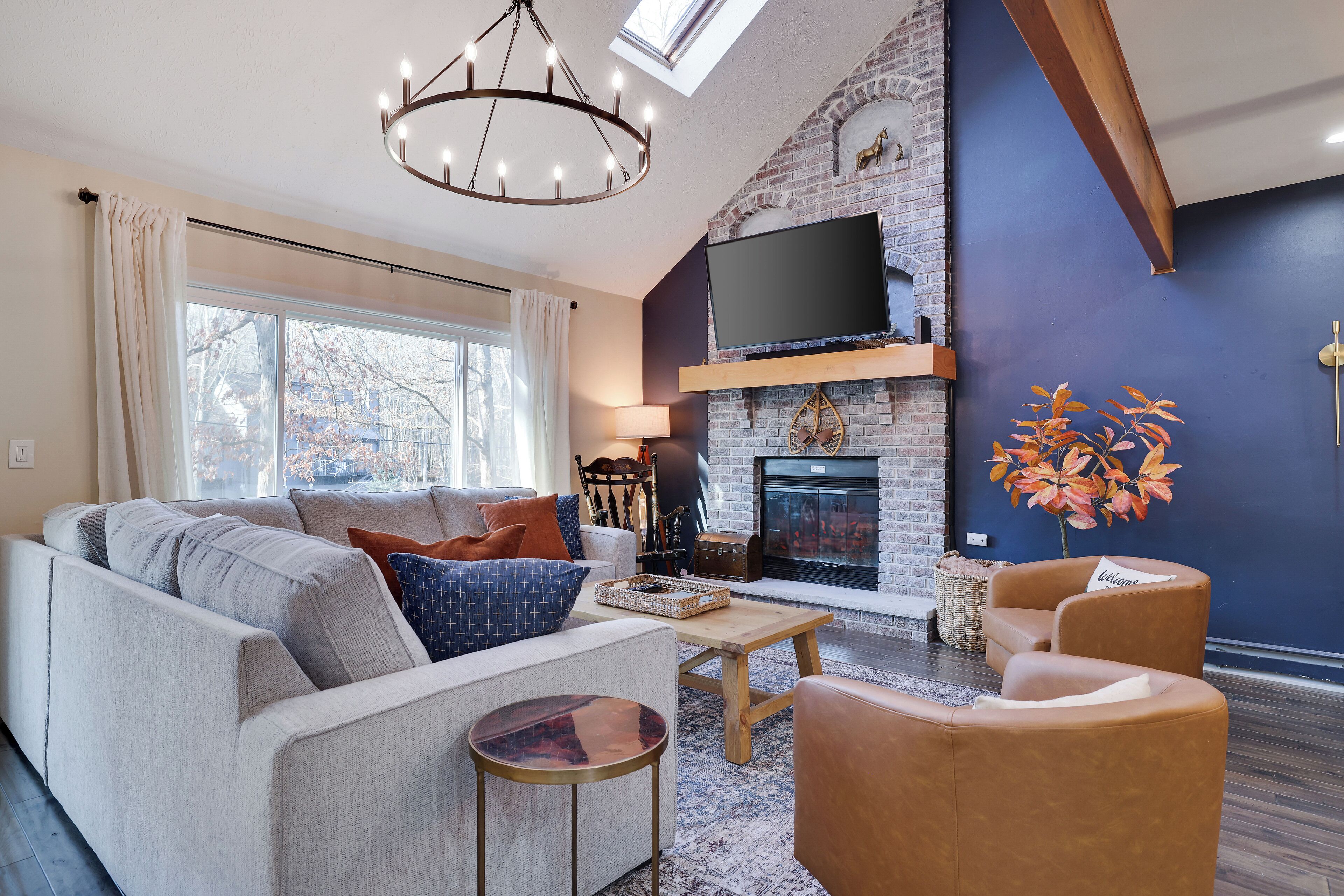 スマートテレビ、暖炉、テレビゲーム、書庫