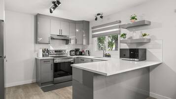 Micro-ondes, four, plaque de cuisson, lave-vaisselle