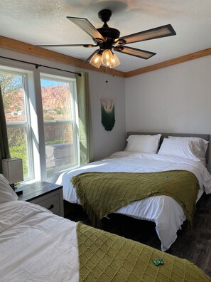 5 bedrooms, WiFi, bed sheets