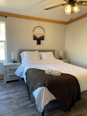 5 bedrooms, WiFi, bed sheets