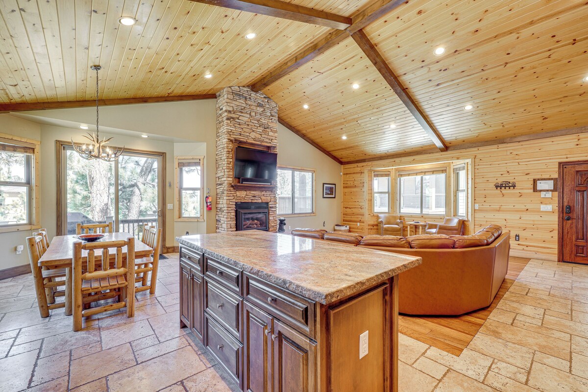 Walkable Big Bear Lake Home w/ Private Hot Tub!