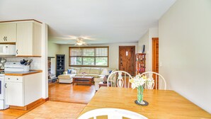 Interior - 6 Mi to Beach: Family Home in Little Compton! (Little Compton)