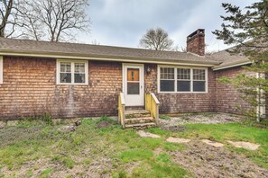 Exterior - 6 Mi to Beach: Family Home in Little Compton! (Little Compton)