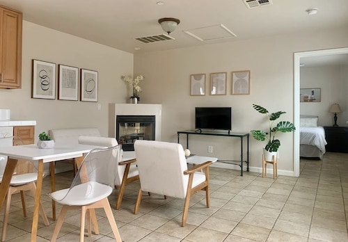 La Casita Española-Charming 2-bedroom house in brilliant Ventura 
