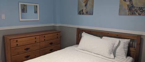 Iron/ironing board, free WiFi, bed sheets