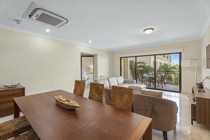 Unclassified image, 5 of 30, button