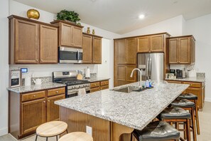 Fridge, microwave, stovetop, dishwasher