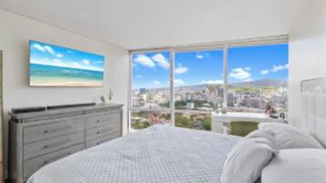 3 bedrooms, in-room safe, iron/ironing board, free WiFi