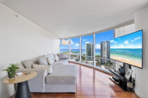 Beach, City lights and Mountain Views 180 degrees view & centrally located