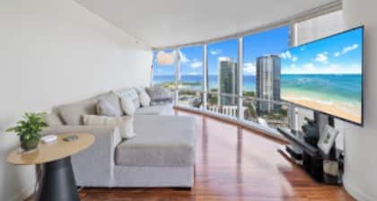 Beach, City lights and Mountain Views 180 degrees view & centrally located