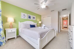 4 bedrooms, iron/ironing board, travel cot, Internet - 4 Mi to WDW: Sleek Townhome w/ Community Pool! (Kissimmee)