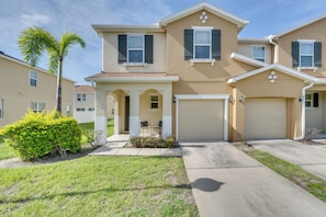 Exterior - 4 Mi to WDW: Sleek Townhome w/ Community Pool! (Kissimmee)