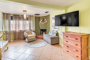 TV - < 1/2 Mi to Beach Access + Pier: OBX Getaway (Kill Devil Hills)