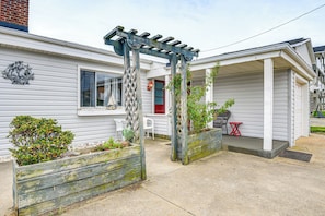 Exterior - < 1/2 Mi to Beach Access + Pier: OBX Getaway (Kill Devil Hills)