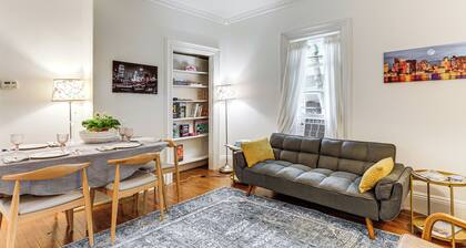 1 Mi to Needham Center Square: Pet-Friendly Apt!