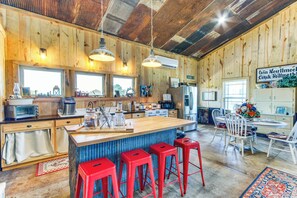 Dining - BBQ Ready: Farm-Style Kinston Hideaway w/ Pool (Kinston)
