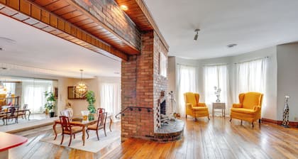2 Mi to Dtwn Pittsburgh: Family-Friendly Townhome!