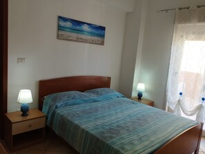 1 bedroom, bed sheets