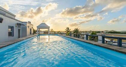 Comfort Room 6 with AC and Rooftop Pool