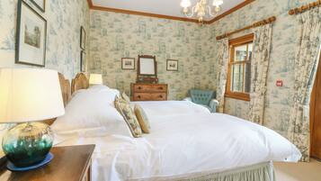 4 bedrooms, individually decorated, individually furnished, free WiFi