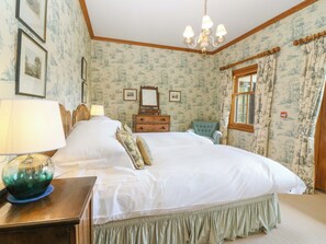 4 Schlafzimmer, individuell dekoriert, individuell eingerichtet