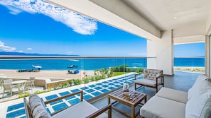 Apartamento Deluxe, 3 habitaciones, vistas a la playa | Balcón