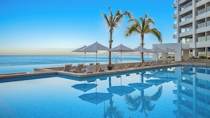 5 outdoor pools, pool umbrellas, pool loungers