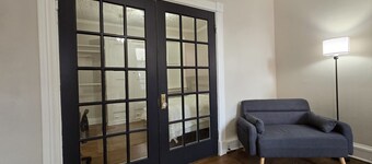 Charming 1-bedroom apartment in lovely Kingston with AC, WiFi