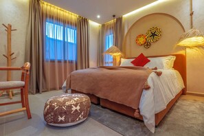 Laptop workspace, free WiFi