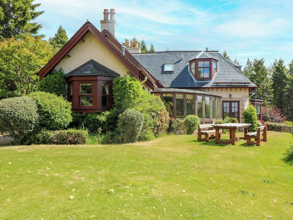 Outdoor dining - Claybockie (Ballater)