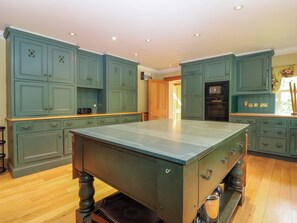 Cookware/dishes/utensils