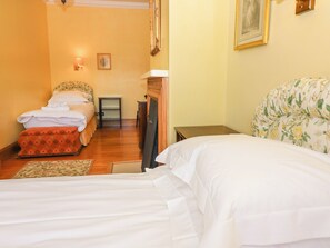5 bedrooms, individually decorated, individually furnished, free WiFi