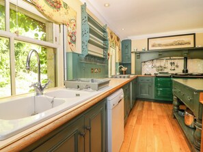 Cookware/dishes/utensils