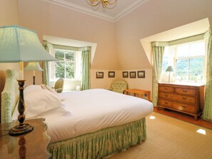 5 bedrooms, individually decorated, individually furnished, free WiFi