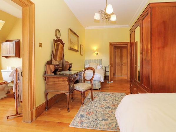 5 bedrooms, individually decorated, individually furnished, free WiFi