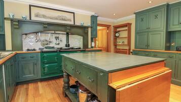 Cookware/dishes/utensils