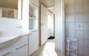 Shower - 2 bedroom pet friendly home in Thisted (Thisted)