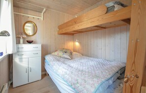 2 bedrooms, travel cot, free WiFi - 2 bedroom pet friendly home in Thisted (Thisted)
